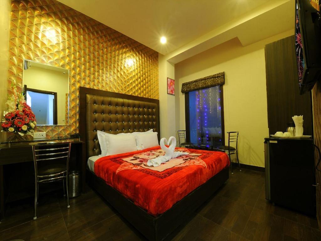 Hotel Pearl Inn & Suites Амритсар Экстерьер фото