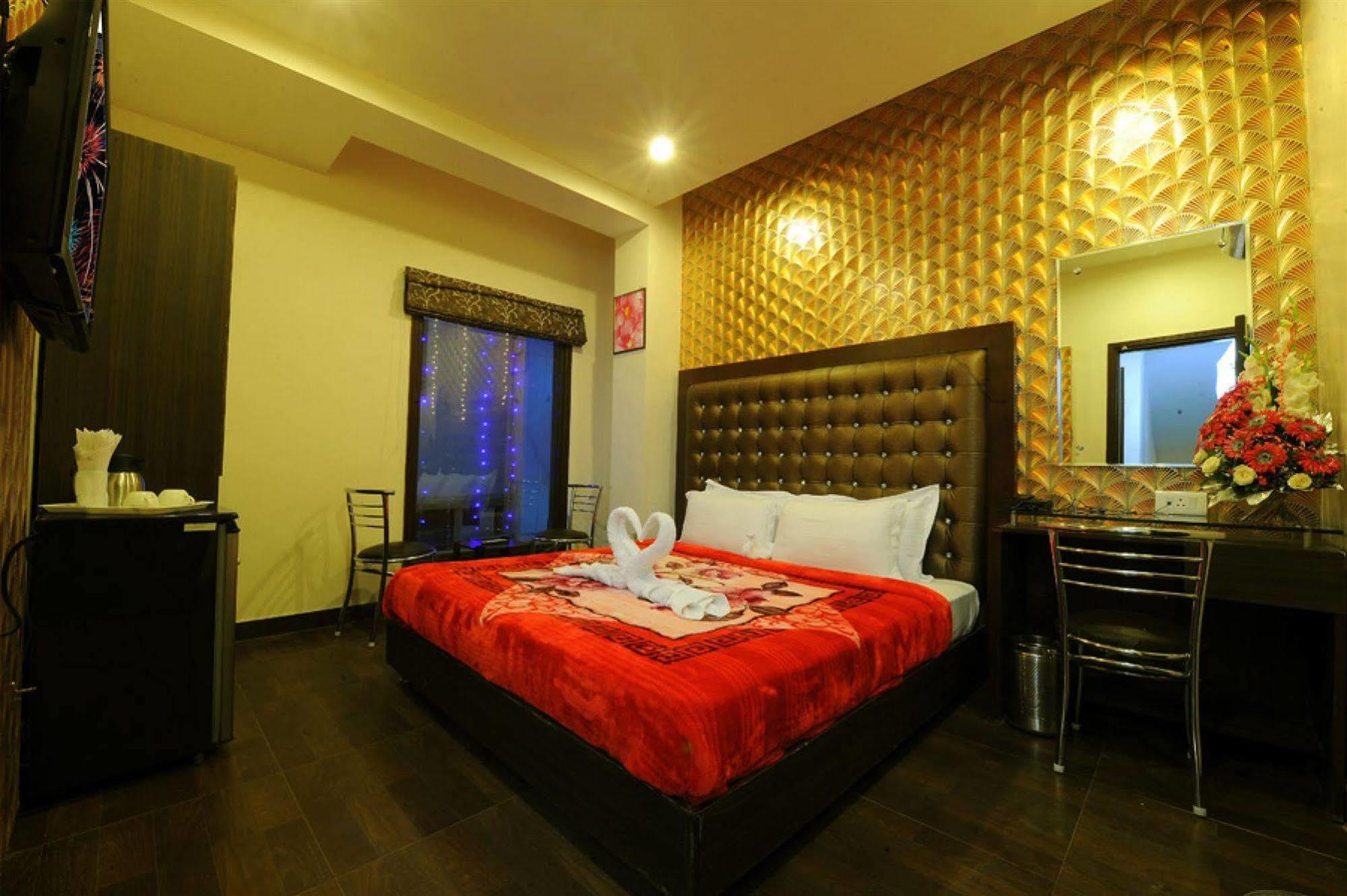 Hotel Pearl Inn & Suites Амритсар Экстерьер фото